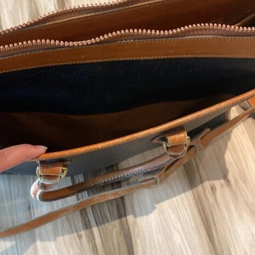 🎥 Vintage ♡ Dooney & Bourke ♡ All Weather Leather Briefcase / Messenger Bag - Picture 9 of 16